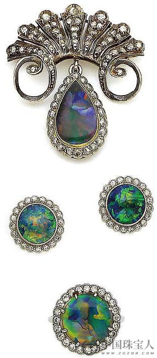 20世纪早期欧泊石配钻石戒指及耳环套组和欧泊石配钻石吊坠胸针一枚（成交价：8,125英镑）