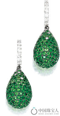 绿色石榴石配钻石18K白金耳环（成交价：10,000美金）
