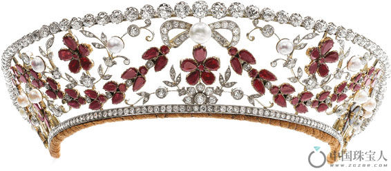 Aage Dragsted 石榴石配天然珍珠、珍珠及钻石头冠（成交价：245,000瑞士法郎）