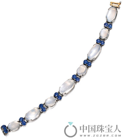 蒂芙尼月光石配蓝宝石铂金手链，Louis Comfort Tiffany 设计（成交价：28,750美金）
