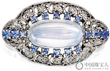 路易斯· 康福特· 蒂芙尼月光石配蓝宝石铂金胸针（成交价：28,125美金）