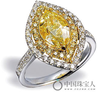 彩黄色彩钻戒指（成交价：138,000港币）