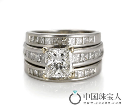 钻石戒指配两枚指环（成交价：8,750美金）