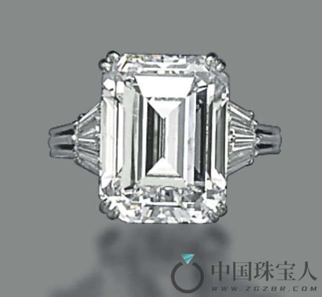 钻石戒指（成交价：1,049,000瑞士法郎）