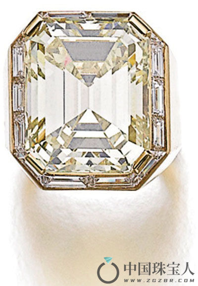 钻石戒指（成交价：317,000瑞士法郎）