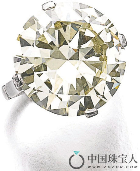 钻石戒指（成交价：389,000瑞士法郎）