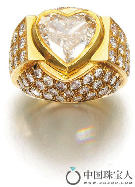 钻石戒指（成交价：9,375英镑）