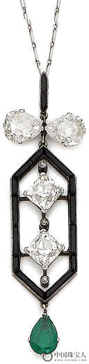 20世纪早期钻石配绿宝石及缟玛瑙吊坠项链（成交价：10,000英镑）