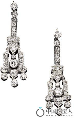 钻石耳环（成交价：4,375英镑）