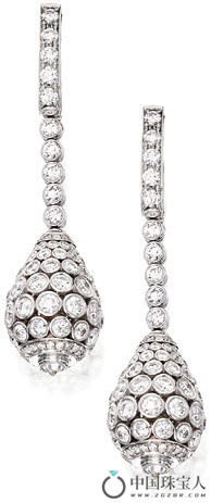 卡地亚钻石配18K白金吊耳环（成交价：32,500美金）