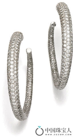钻石耳环（成交价：15,625英镑）