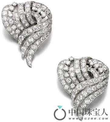 钻石耳环（成交价：5,250英镑）