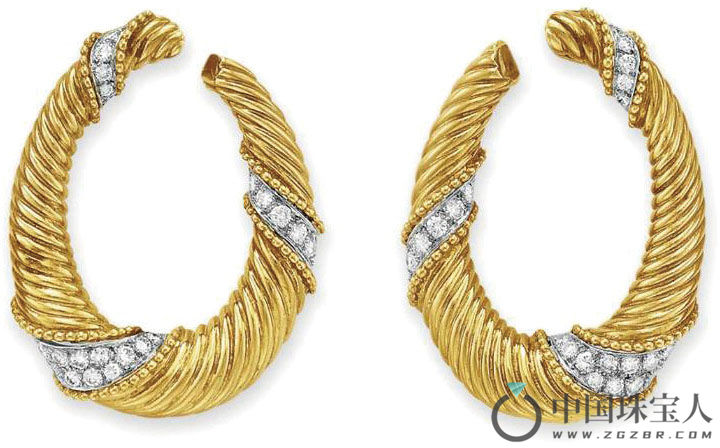 梵克雅宝钻石金耳环（成交价：17,500美金）