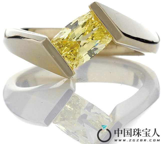 浓彩黄色彩钻戒指（成交价：13,750美金）