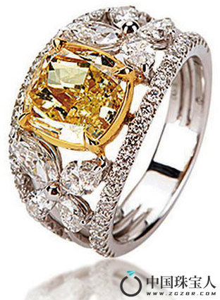 淡彩黄色彩钻戒指（成交价：179,200人民币）