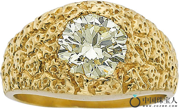 彩色钻石金戒指（成交价：9,375美金）