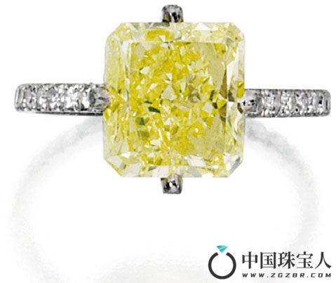 Jar 浓彩绿带黄色彩钻配钻石铂金戒指（成交价：173,000美金）