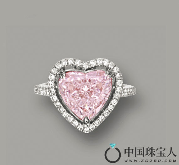 淡粉色钻石配钻石戒指（成交价：1,720,000港币）