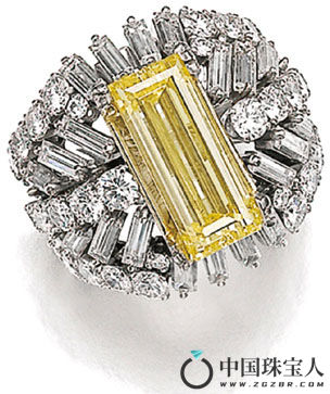 浓彩黄色彩钻戒指（成交价：68,750瑞士法郎）