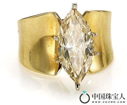 彩色钻石戒指（成交价：9,375美金）