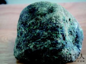 赌石命脉：翡翠原石皮壳的观察要素之松花