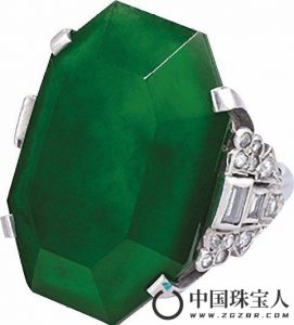 孔祥熙家族翡翠戒指，2015年以1804万港元成交（香港佳士得拍卖行）
